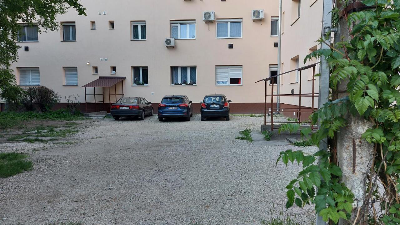 Ancsi Apartmant Кечкемет Екстер'єр фото