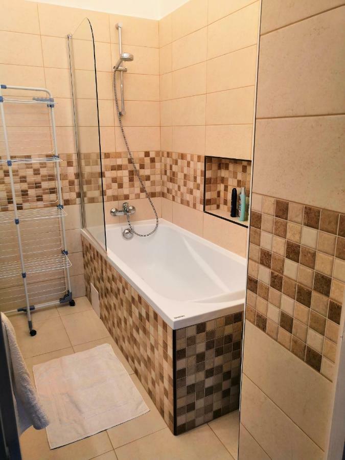 Ancsi Apartmant Кечкемет Екстер'єр фото